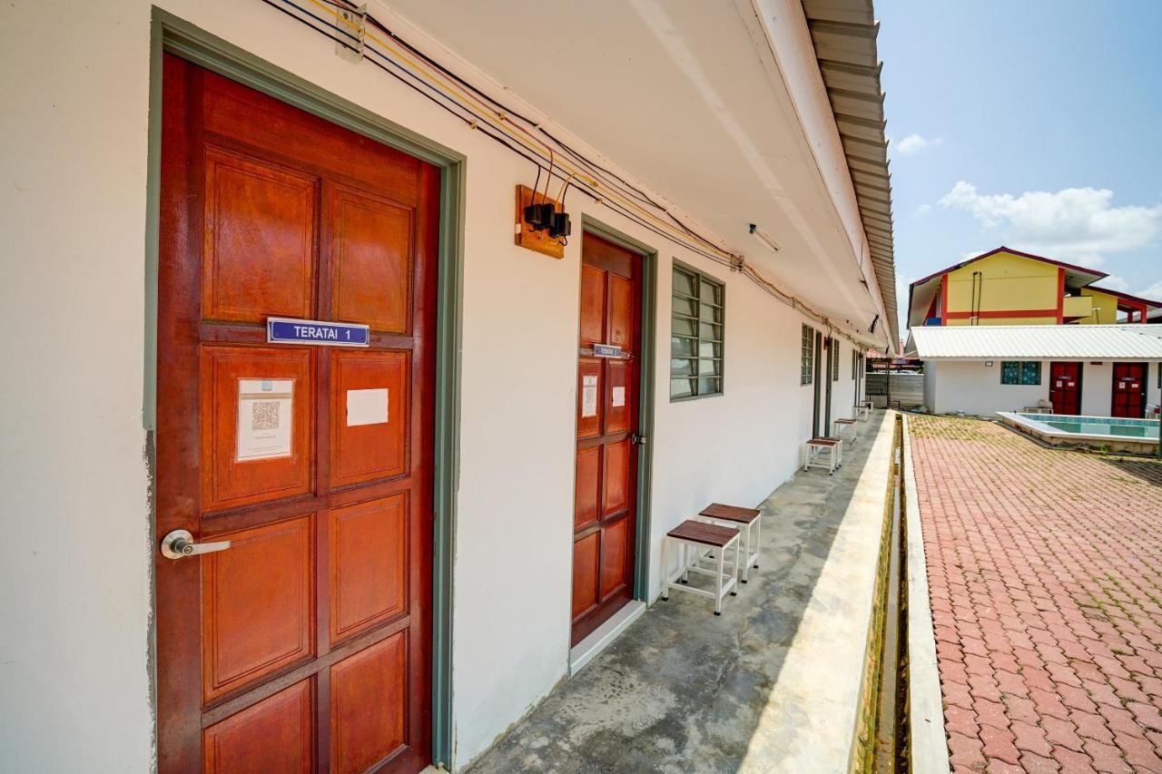 Отель Capital O 90423 Teratai Chalet Kampong Raja Экстерьер фото