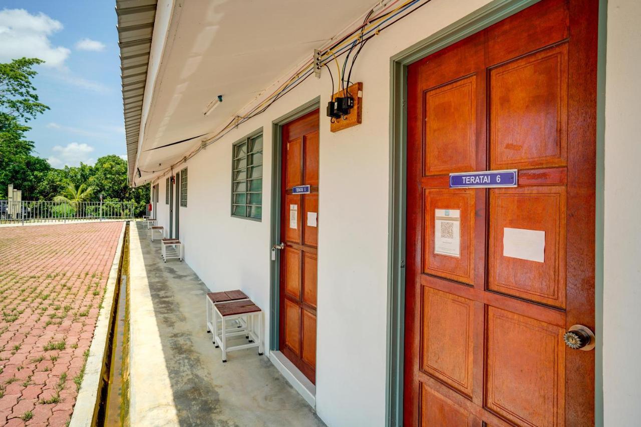 Отель Capital O 90423 Teratai Chalet Kampong Raja Экстерьер фото